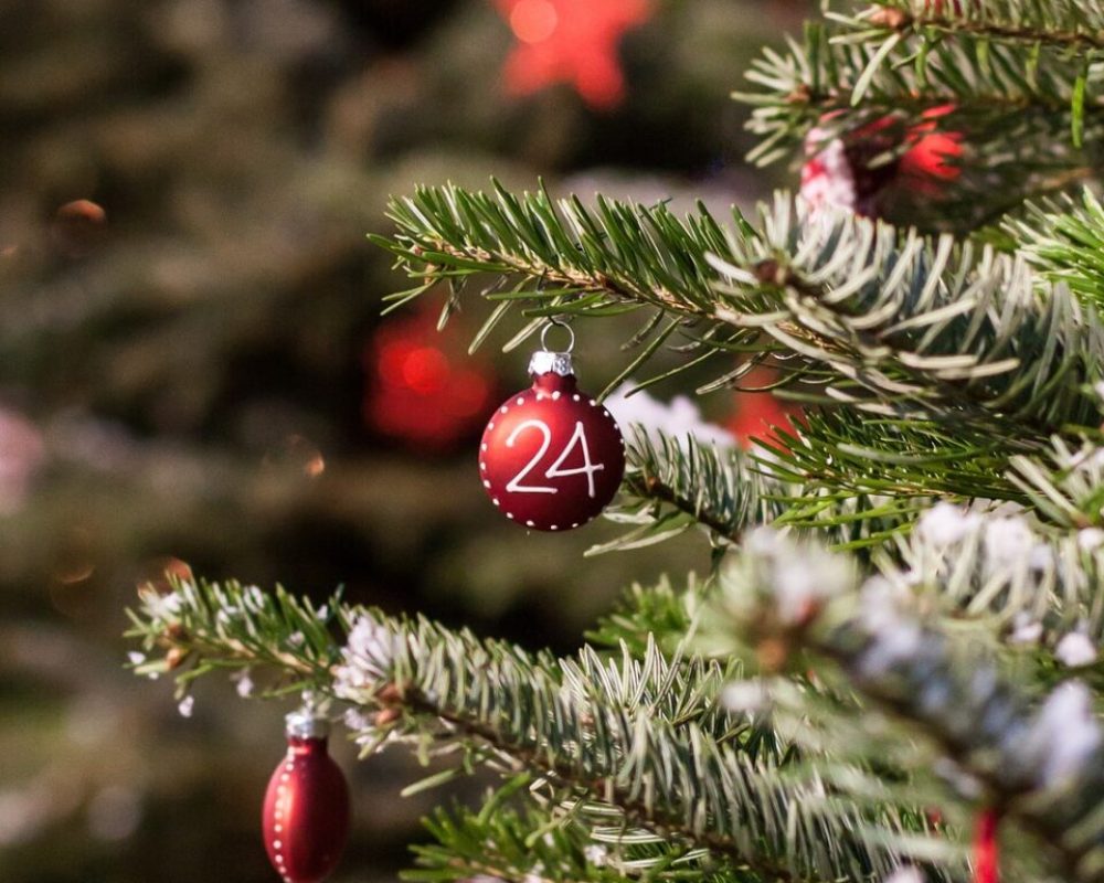christmas-bauble-1016680_1280